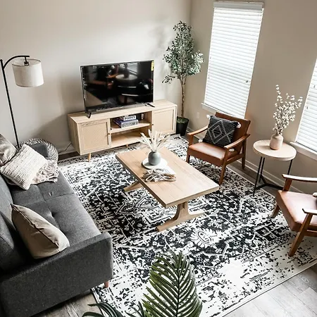 Elegant & Modern Plymouth 3-Bed 25-Bath Townhome
